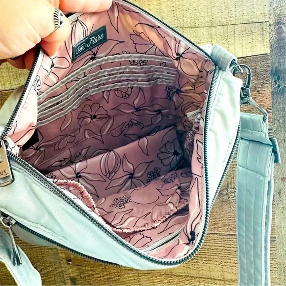 Lug RFID Medium Crossbody - Flare 2 - Picture 8 of 11